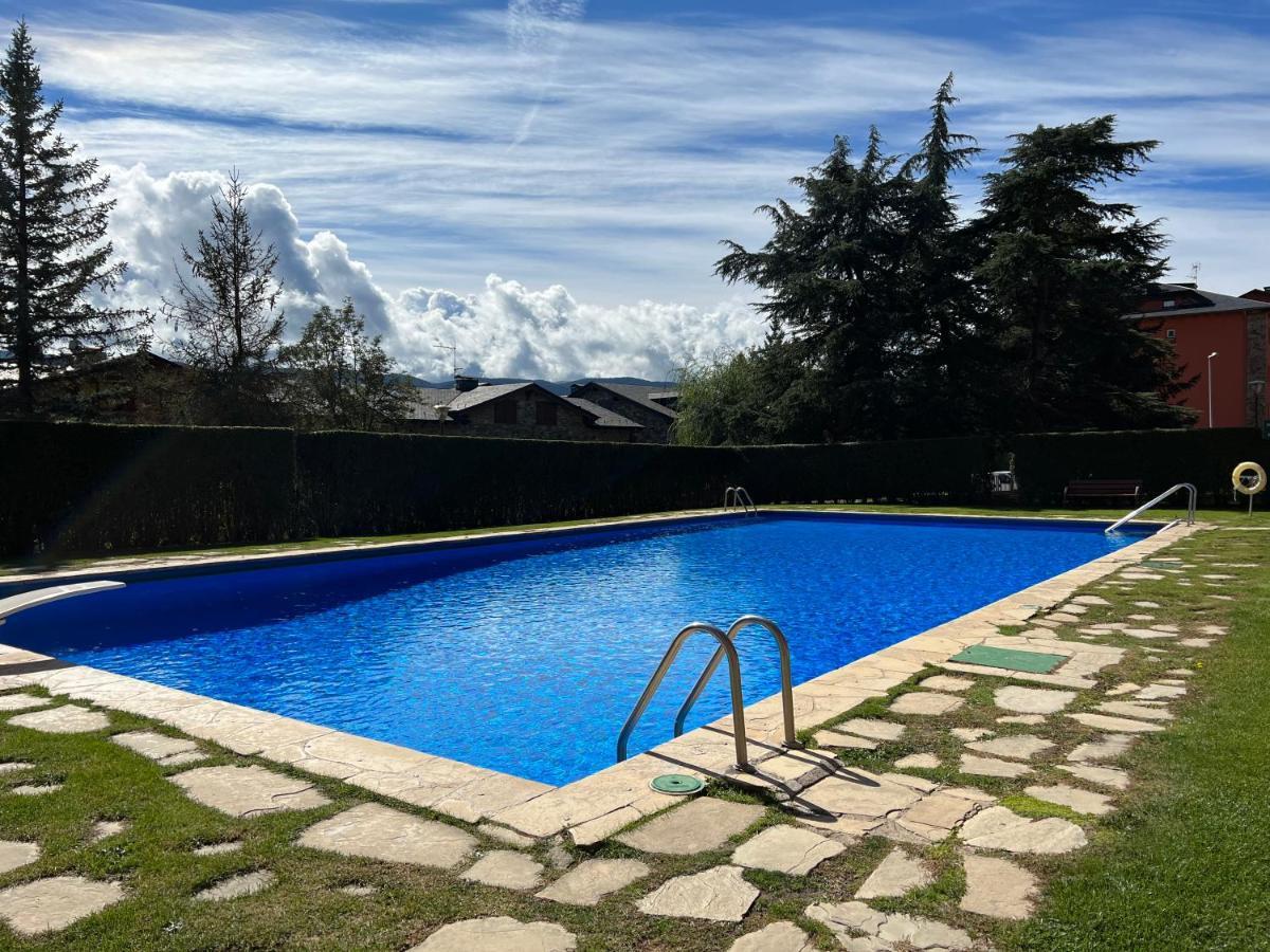 Piso Puigcerda Vistas Y Piscina Lägenhet Exteriör bild