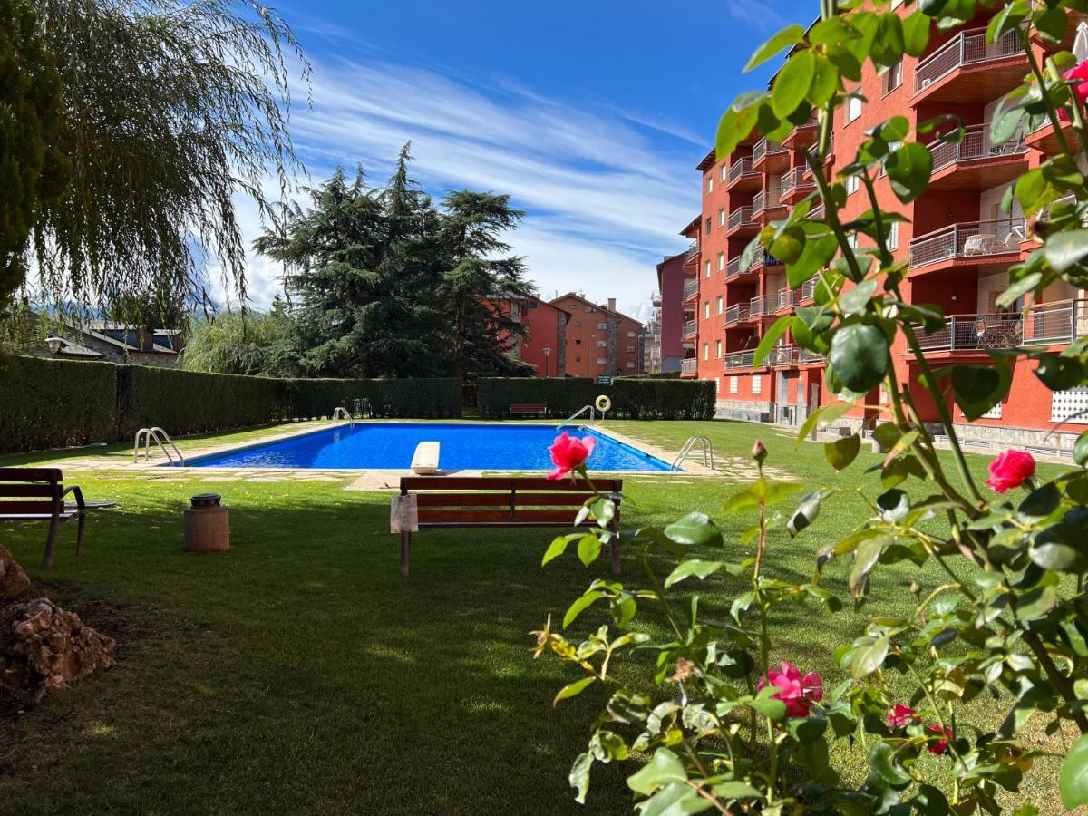 Piso Puigcerda Vistas Y Piscina Lägenhet Exteriör bild